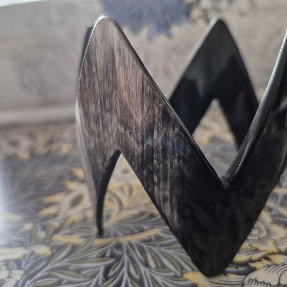 Black and White Zigzag cuf Horn Bracelet - Picture 3 of 11